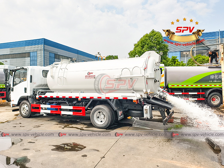 6,000 Litres Wastewater Vacuum Tank Discharging Water Test